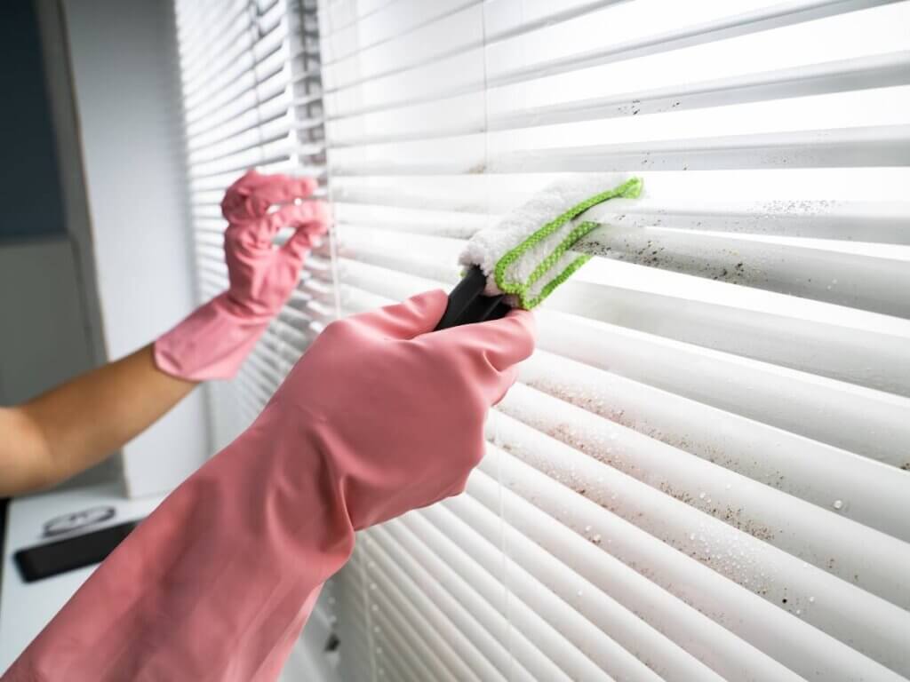hacks for cleaning blinds