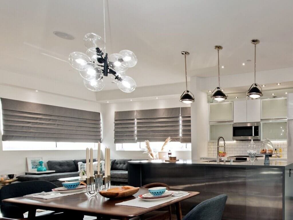 Expert Guide: Choosing Roman Shades For Dining Rooms